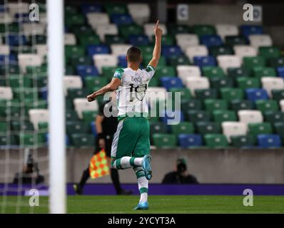 Graham Burke der Shamrock Rovers feiert das vierte Tor des Spiels während des Gruppenspiels der UEFA Europa Conference League im Windsor Park in Belfast, Nordirland. Bilddatum: Donnerstag, 24. Oktober 2024. Stockfoto