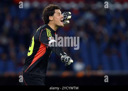 Rom, Italien. Oktober 2024. Mile Svilar Torhüter der Roma reagiert während der UEFA Europa League, League-Phase, des Fußballspiels am 3. Spieltag zwischen AS Roma und Dynamo Kyiv am 24. Oktober 2024 im Stadio Olimpico in Rom, Italien. Quelle: Federico Proietti / Alamy Live News Stockfoto