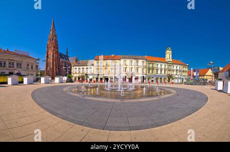 Panoramablick auf den Hauptplatz von Osijek und die Kathedrale Stockfoto