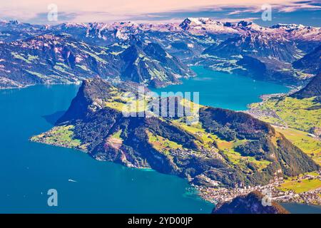 Der Vierwaldstättersee und die Berggipfel der Alpen aus der Vogelperspektive vom Pilatus aus Stockfoto