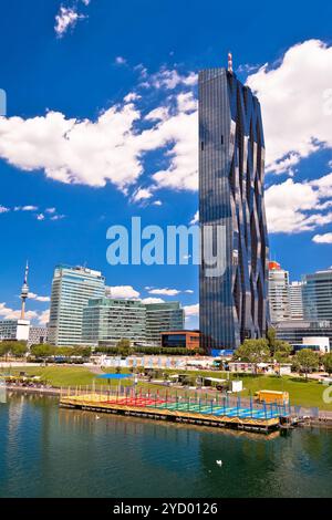 Blick auf das Finanz- und Busviertel von Wien Donaustadt Stockfoto