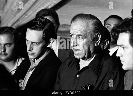 Der argentinische Jurist und Peronist-Politiker Juan Manuel Abal Medina (links) und der argentinische Zahnarzt und Peronist-Politiker Héctor José Cámpora, Buenos Aires, Argentinien, 1972. Stockfoto