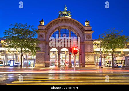 Stadt Luzern alter Bahnhof mit abendlichem Blick Stockfoto
