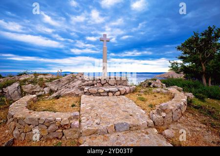 Die Insel Krk überquert das Meer im Dorf Stara Baska Stockfoto