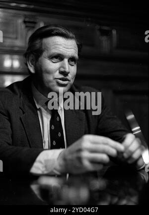 Der argentinische Geschäftsmann und Politiker Jorge Zorreguieta während eines Presseinterviews in Buenos Aires, Argentinien, 2. Mai 1969. Stockfoto