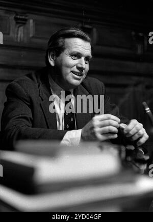 Der argentinische Geschäftsmann und Politiker Jorge Zorreguieta während eines Presseinterviews in Buenos Aires, Argentinien, 2. Mai 1969. Stockfoto