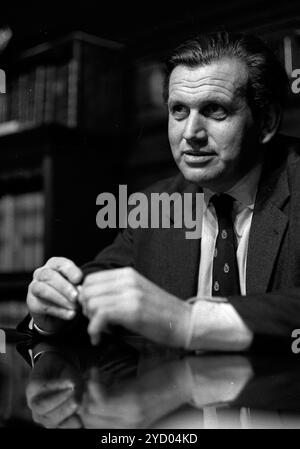 Der argentinische Geschäftsmann und Politiker Jorge Zorreguieta während eines Presseinterviews in Buenos Aires, Argentinien, 2. Mai 1969. Stockfoto