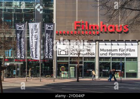 Berlin 2024: Die Deutsche Kinemathek - Museum für Film und Fernsehen ist ein bedeutendes Filmarchiv in Deutschland. Stockfoto