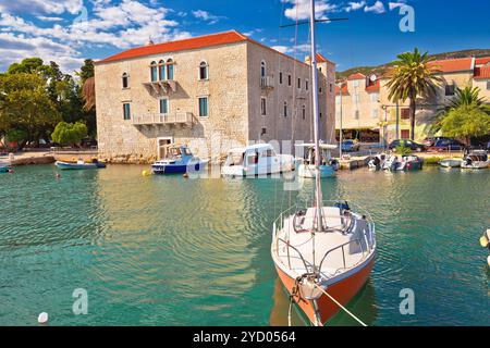 Seafront ov Kastel Luksic Dorf Summer View Stockfoto