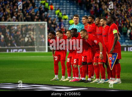 Ibrox Stadium, Glasgow, Großbritannien. Oktober 2024. UEFA Europa League Football, Rangers versus FCSB; FCSB Spieler Line Up Credit: Action Plus Sports/Alamy Live News Stockfoto