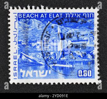 Gestempelte Briefmarke, gedruckt von Israel, auf der Beach at Eilat, ca. 1977 gezeigt wird. Stockfoto