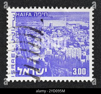 Gestempelte Briefmarke, gedruckt von Israel, die Haifa zeigt, um 1972. Stockfoto