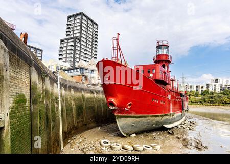 Lightship 95 umgebautes Aufnahmestudio Boot an der Trinity Buoy Wharf, London, England Stockfoto