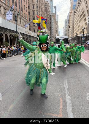 Columbia war 2024 bei der International Hispanic Day Parade auf der 5th Avenue in New York City gut vertreten. Stockfoto