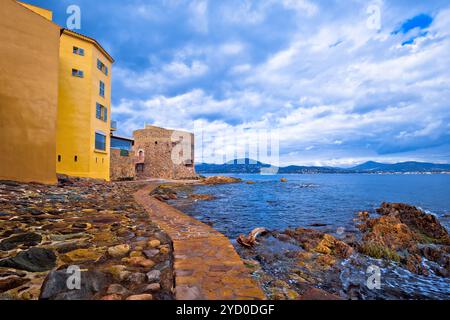 Saint Tropez Dorf altes Meer Blick, berühmtes Touristenziel an der Cote d Azur Stockfoto