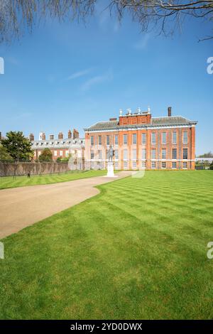 London, England; 24. Oktober 2024 - Blick auf den Kensington Palace, London, England. Es ist die Residenz von TRH the Prince and Princess of Wales. Stockfoto