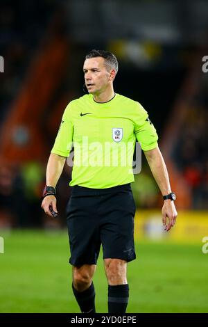 MKM Stadium, Hull, England - 23. Oktober 2024 Schiedsrichter Dean Whitestone - während des Spiels Hull City gegen Burnley, EFL Championship, 2024/25, MKM Stadium, Hull, England - 23. Oktober 2024 Credit: Arthur Haigh/WhiteRosePhotos/Alamy Live News Stockfoto