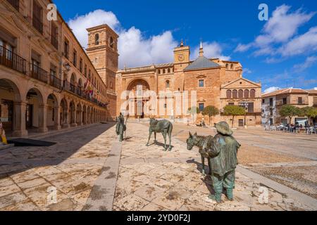 Skulptur von Don Quijote und Sancho Panza, Plaza Mayor, Hauptplatz, Villanueva de los Infantes, Ciudad Real, Castilla-La Mancha, Spanien Stockfoto