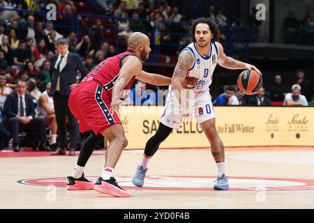 EA7 EMPORIO ARMANI MILANO vs. ANADOLU EFES ISTANBUL, NELLA FOTO SHANE LARKIN (ANADOLU EFES ISTANBUL) während EA7 Emporio Armani Milano vs Anadolu Efes Istanbul, Basketball Euroleague Spiel in Mailand, Italien, 24. Oktober 2024 Stockfoto
