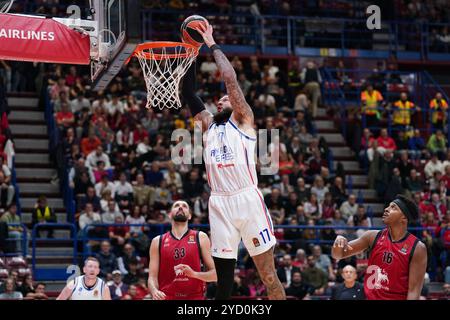 EA7 EMPORIO ARMANI MILANO vs. ANADOLU EFES ISTANBUL, NELLA FOTO VINCENT POIRIER (ANADOLU EFES ISTANBUL) während EA7 Emporio Armani Milano vs Anadolu Efes Istanbul, Basketball Euroleague Spiel in Mailand, Italien, 24. Oktober 2024 Stockfoto