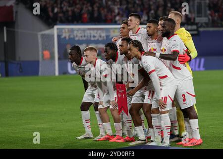 Das Team von RB Leipzig wurde während des UEFA Champions League-Spiels zwischen RB Leipzig und FC Liverpool in der Red Bull Arena gezeigt. Endergebnis; RB Leipzig 0:1 FC Liverpool. Stockfoto