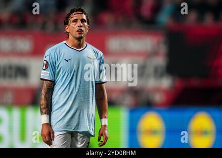 Enschede, Niederlande. Oktober 2024. ENSCHEDE, NIEDERLANDE - 24. OKTOBER: Luca Pellegrini von SS Lazio sieht beim Spiel der UEFA Europa League 2024/25 League Phase MD3 zwischen dem FC Twente und S.S. Lazio am 24. Oktober 2024 im FC Twente Stadion in Enschede, Niederlande, an. (Foto: Rene Nijhuis/MB Media) Credit: MB Media Solutions/Alamy Live News Stockfoto