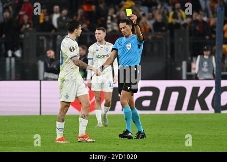 Schiedsrichter Serdar Gozubuyuk (NED) beim Spiel der UEFA Europa League 2024/25 Phase MD3 zwischen A.S. Roma und Dynamo Kiew im Olympiastadion am 24. Oktober 2024 in Rom. Stockfoto