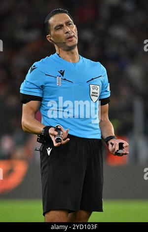 Schiedsrichter Serdar Gozubuyuk (NED) beim Spiel der UEFA Europa League 2024/25 Phase MD3 zwischen A.S. Roma und Dynamo Kiew im Olympiastadion am 24. Oktober 2024 in Rom. Stockfoto