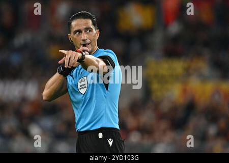 Schiedsrichter Serdar Gozubuyuk (NED) beim Spiel der UEFA Europa League 2024/25 Phase MD3 zwischen A.S. Roma und Dynamo Kiew im Olympiastadion am 24. Oktober 2024 in Rom. Stockfoto