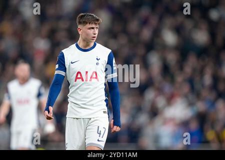 London, Großbritannien. Oktober 2024. LONDON, ENGLAND - 24. OKTOBER: Mikey Moore von Tottenham Hotspurs sieht bei einem Spiel der UEFA Europa League 2024/25 League Phase MD3 zwischen Tottenham Hotspur und AZ Alkmaar im Tottenham Hotspur Stadium am 24. Oktober 2024 in London an. (Foto von Jan Mulder/Orange Pictures) Credit: Orange Pics BV/Alamy Live News Stockfoto