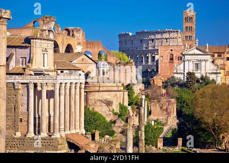 Das antike Forum Romanum und das Kolosseum in der ewigen Stadt Rom Stockfoto