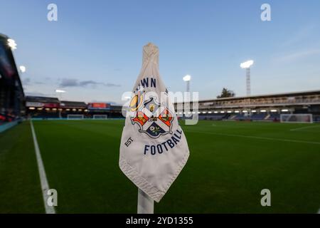 Luton, Großbritannien. Oktober 2024. Allgemeine Ansicht einer Eckfahne vor dem Sky Bet Championship Spiel zwischen Luton Town und Sunderland an der Kenilworth Road, Luton, England am 23. Oktober 2024. Foto: David Horn. Quelle: Prime Media Images/Alamy Live News Stockfoto