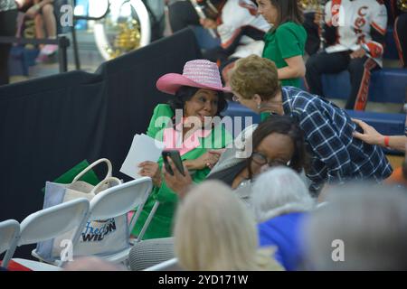 Hallandale Beach, USA. Oktober 2024. HALLANDALE BEACH, FLORIDA - 23. OKTOBER: US-Kongressabgeordnete Frederica Wilson (FL-24) während der Get Out the Early Vote Rally im Austin Hepburn Center im ob Johnson Park & Recreation Center am 23. Oktober 2024 in Hallandale Beach, Florida. In den meisten bundesstaaten, einschließlich Florida, wurde diese Woche vom 26. Oktober bis zum 2. November gewählt. Aber viele Countys erlauben eine frühe Abstimmung mehrere Tage früher und bis Sonntag, den 3. November. (Foto: JL/SIPA USA) Credit: SIPA USA/Alamy Live News Stockfoto