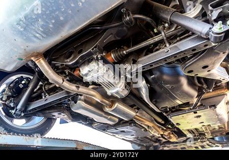 Samara, Russland - 20 April, 2019: Blick von der Unterseite der Nissan Qashqai Fahrzeug Stockfoto