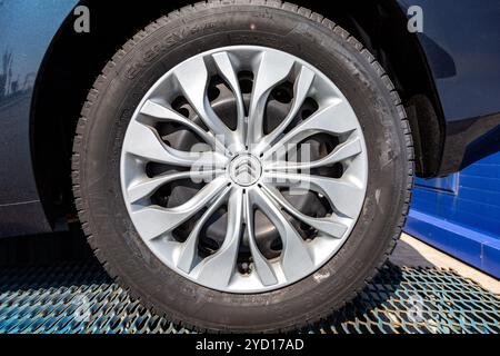 Nahaufnahme des Citroen-Rads mit Michelin-Reifen Stockfoto