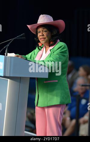 Hallandale Beach, USA. Oktober 2024. HALLANDALE BEACH, FLORIDA - 23. OKTOBER: Die US-Kongressabgeordnete Frederica Wilson (FL-24) spricht am 23. Oktober 2024 im Austin Hepburn Center im ob Johnson Park & Recreation Center in Hallandale Beach, Florida. In den meisten bundesstaaten, einschließlich Florida, wurde diese Woche vom 26. Oktober bis zum 2. November gewählt. Aber viele Countys erlauben eine frühe Abstimmung mehrere Tage früher und bis Sonntag, den 3. November. (Foto: JL/SIPA USA) Credit: SIPA USA/Alamy Live News Stockfoto