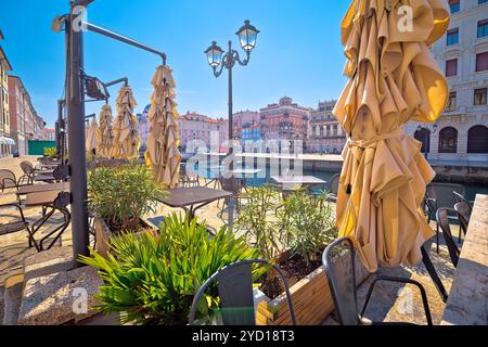 Ponte Rosso Kanal in Triest italienisches Cafe, Stadt in der Region Friuli Venezia Giulia Italien Stockfoto