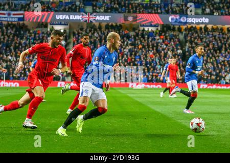 Glasgow, Großbritannien. Oktober 2024. Rangers FC spielte gegen FCSB im Ibrox-Stadion in der Liga der UEFA Europeaan League. Das Finale war Rangers 4:0 FCSB. Die Tore wurden von T. Lawrence 10 Minuten, V. Cerny 31 Minuten und 55 Minuten, M Igamane 71 Minuten erzielt. Quelle: Findlay/Alamy Live News Stockfoto