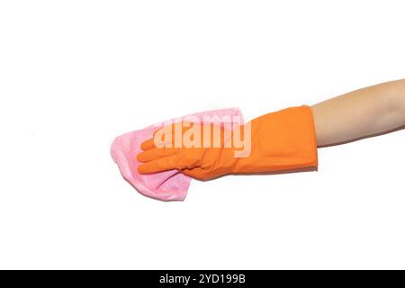 Orangefarbener Gummihandschuh auf der Hand isoliert auf weißem Hintergrund. Gummihandschuh und rosa Lappen. Reinigen Sie die Hände beim Reinigen. Isoliertes Objekt. Stockfoto