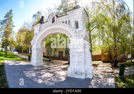 Architektonisches Denkmal St. Nikolaus Klostertor in Samara, Russland Stockfoto