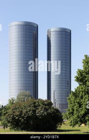 Riga, Lettland - 26. Mai 2024: Die Z-Towers oder Zunda Towers in Riga. Das Z-Towers-Gebäude ist ein multifunktionaler Komplex in Riga, Lettland Stockfoto