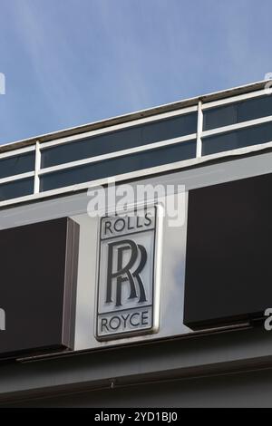 Genf, Schweiz - 1. Oktober 2017: Rollt das Royce-Logo an einer Wand. Rolls Royce Limited besaß ein britisches Luxusauto und einen Aero-Motor Stockfoto