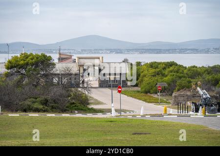 Blick auf den Ausgang von Robben Island, Pfad nach Hause und außerhalb der Insel Stockfoto