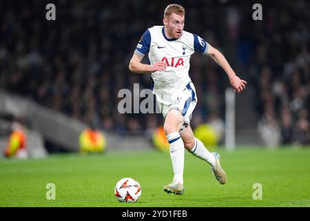 London, Großbritannien. Oktober 2024. LONDON, ENGLAND - 24. OKTOBER: Dejan Kulusevski von Tottenham Hotspurs dribbelt mit dem Ball während eines Phase MD3-Spiels der UEFA Europa League 2024/25 League zwischen Tottenham Hotspur und AZ Alkmaar am 24. Oktober 2024 im Tottenham Hotspur Stadium in London. (Foto von Jan Mulder/Orange Pictures) Credit: Orange Pics BV/Alamy Live News Stockfoto