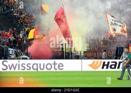 Oktober 2024, Stadio Olimpico, Roma, Italien; UEFA Europa League Fußball; Roma gegen Dynamo Kiew; Roma’s Supporters Stockfoto