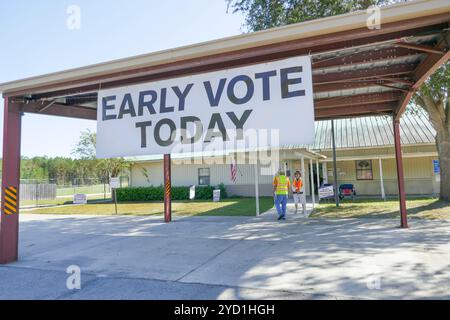 Frühe Wahl in Fort White, Florida für die Präsidentschafts- und Kommunalwahlen 2024. Stockfoto