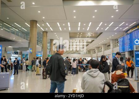 Begeben Sie sich zum Bahnhof Seoul am Incheon International Airport in Incheon, Südkorea. Oktober 2024. Stockfoto