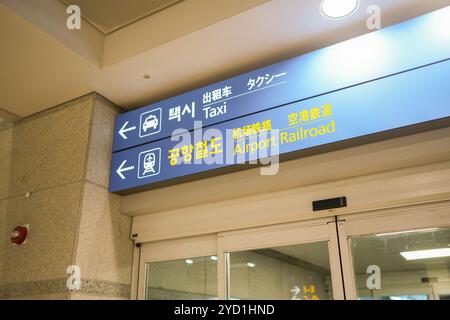 Begeben Sie sich zum Bahnhof Seoul am Incheon International Airport in Incheon, Südkorea. Oktober 2024. Stockfoto