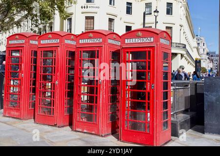 Rote Telefonboxen, London, England. Stockfoto
