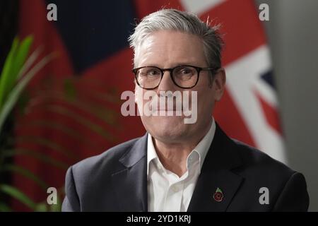 Der Premierminister Sir Keir Starmer wurde während eines TV-Interviews auf dem Treffen der Regierungschefs des Commonwealth in Samoa ERNEUT ÜBERTRAGEN. Bilddatum: Freitag, 25. Oktober 2024. Stockfoto